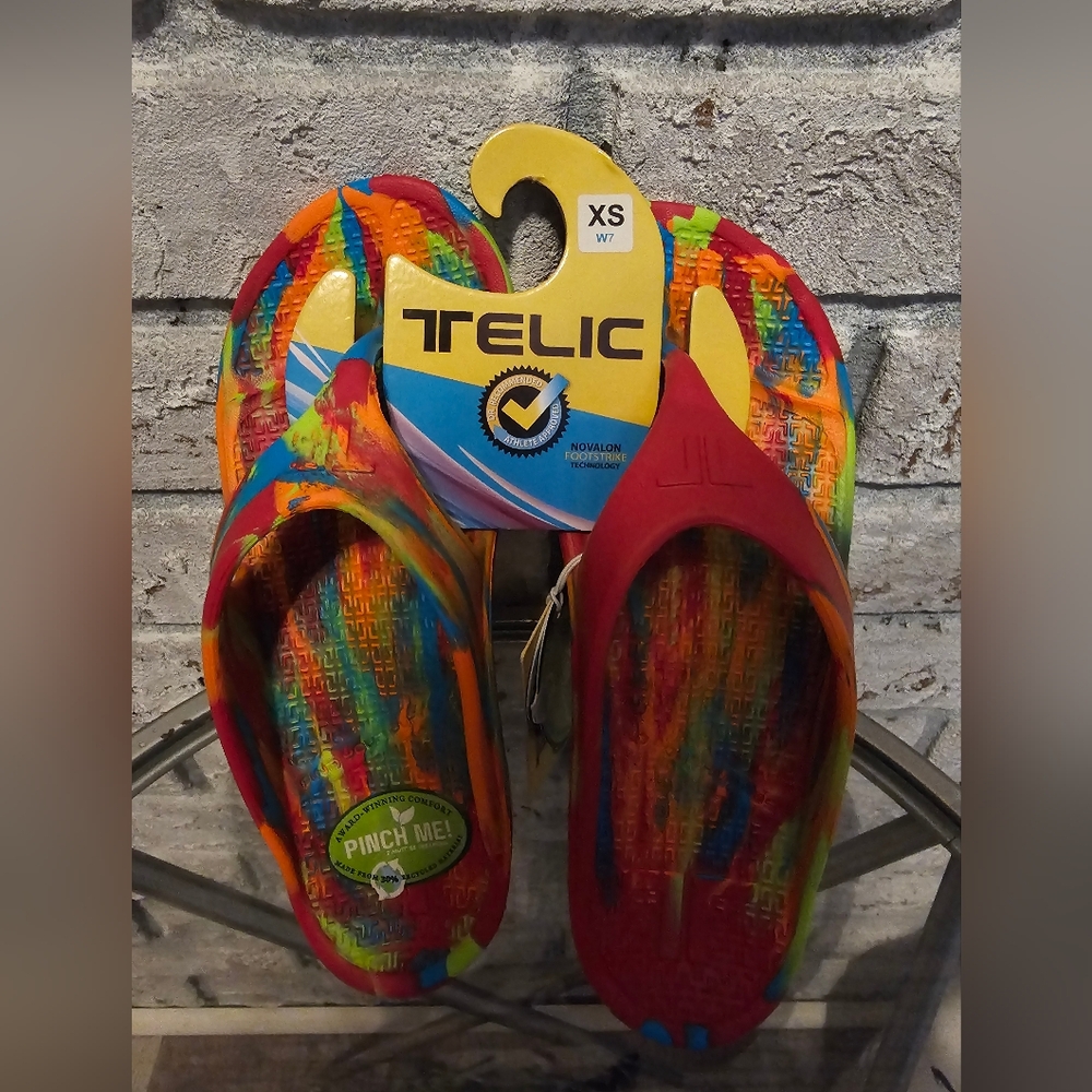 Telic Women's Vibrant Sandals